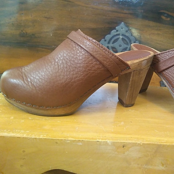 sanita wooden clogs